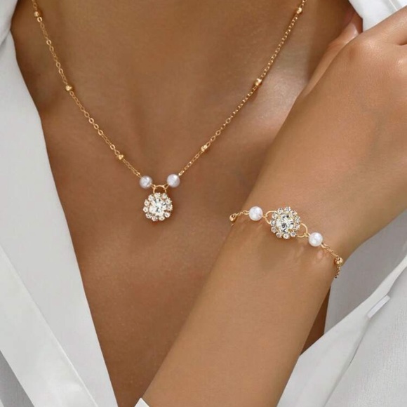 Beautiful necklace bracelet set - Picture 1 of 3